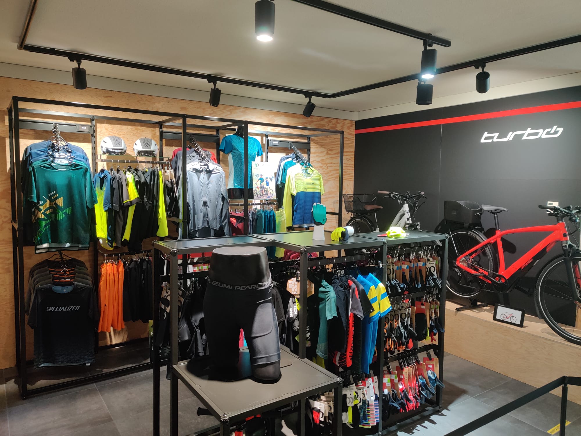 Velobekleidung in Nöggis Bike Shop